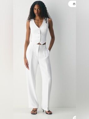 Aritzia white vest cropped top